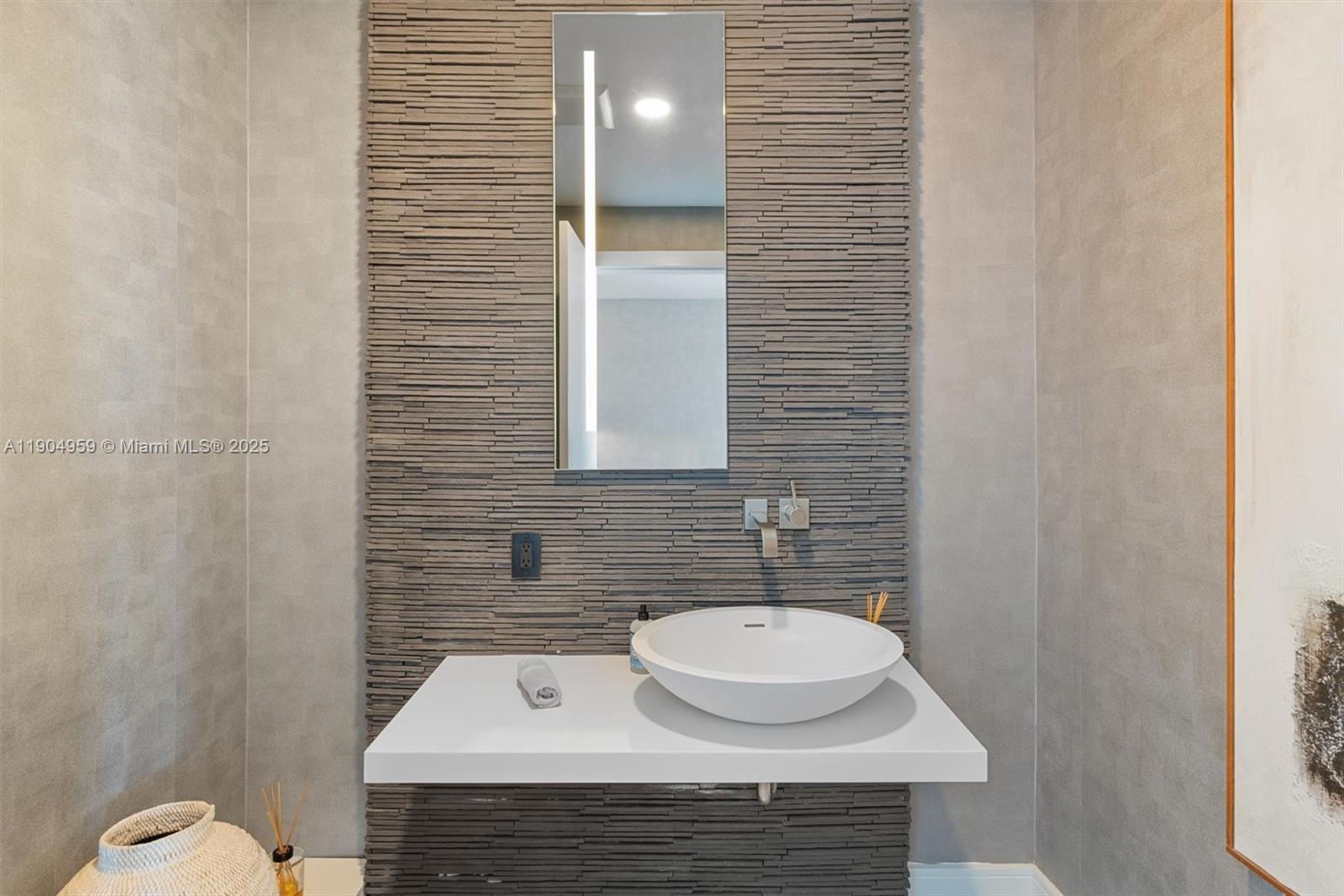 100 S Pointe Dr #3203 Miami Beach, FL 33139