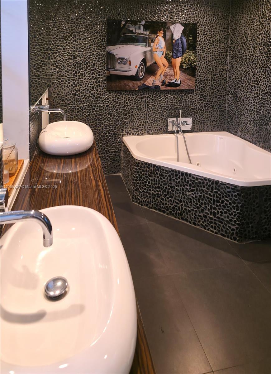 1368 Normandy Dr Miami Beach, FL 33141