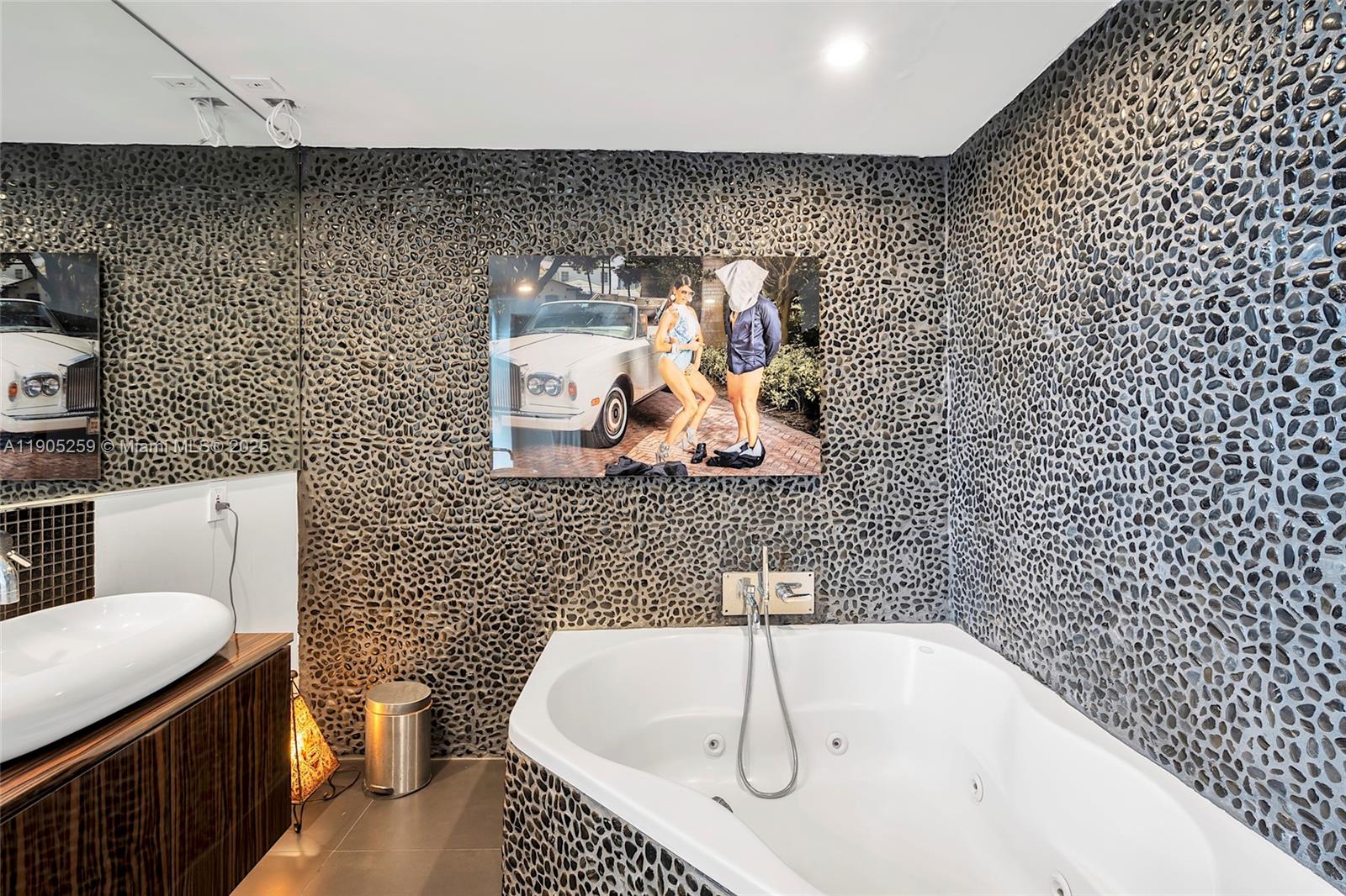 1368 Normandy Dr Miami Beach, FL 33141