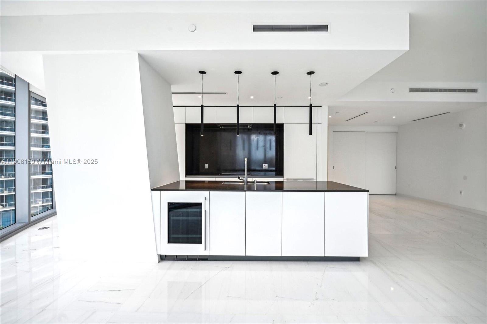 300 Biscayne Blvd Way #1907W Miami, FL 33131