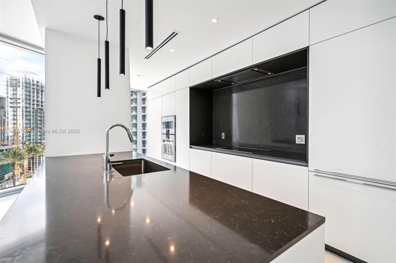 300 Biscayne Blvd Way #1907W Miami, FL 33131