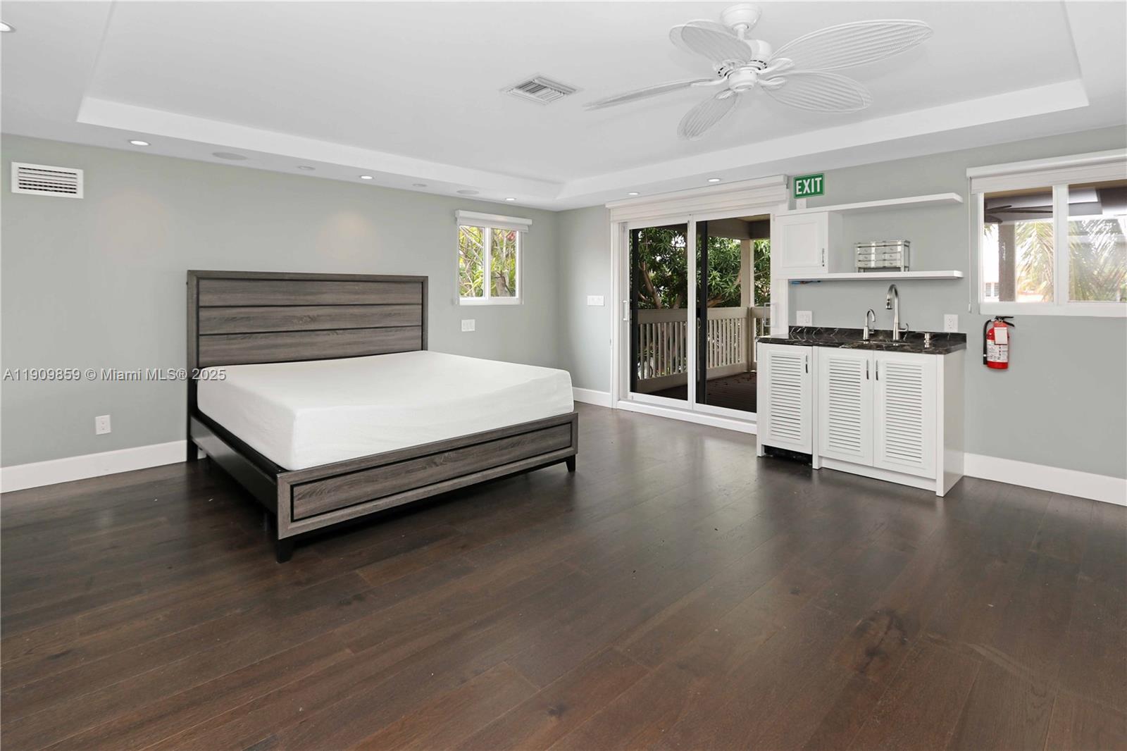 1108 Washington St Hollywood, FL 33019