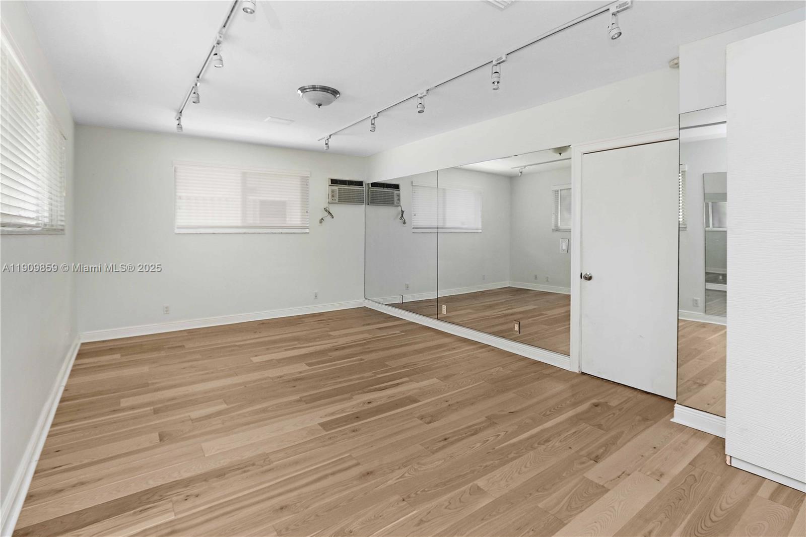 1108 Washington St Hollywood, FL 33019