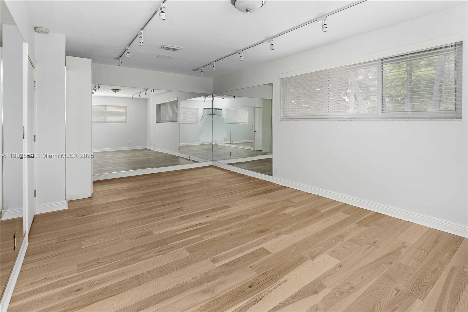 1108 Washington St Hollywood, FL 33019