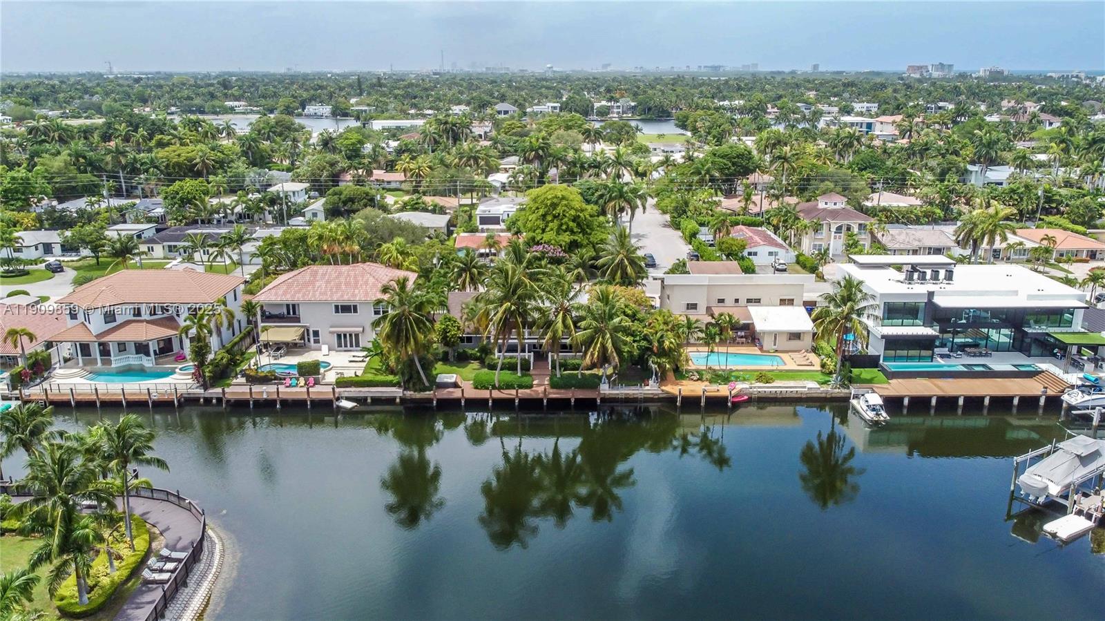 1108 Washington St Hollywood, FL 33019