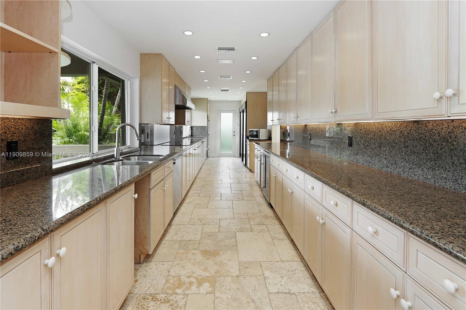 1108 Washington St Hollywood, FL 33019