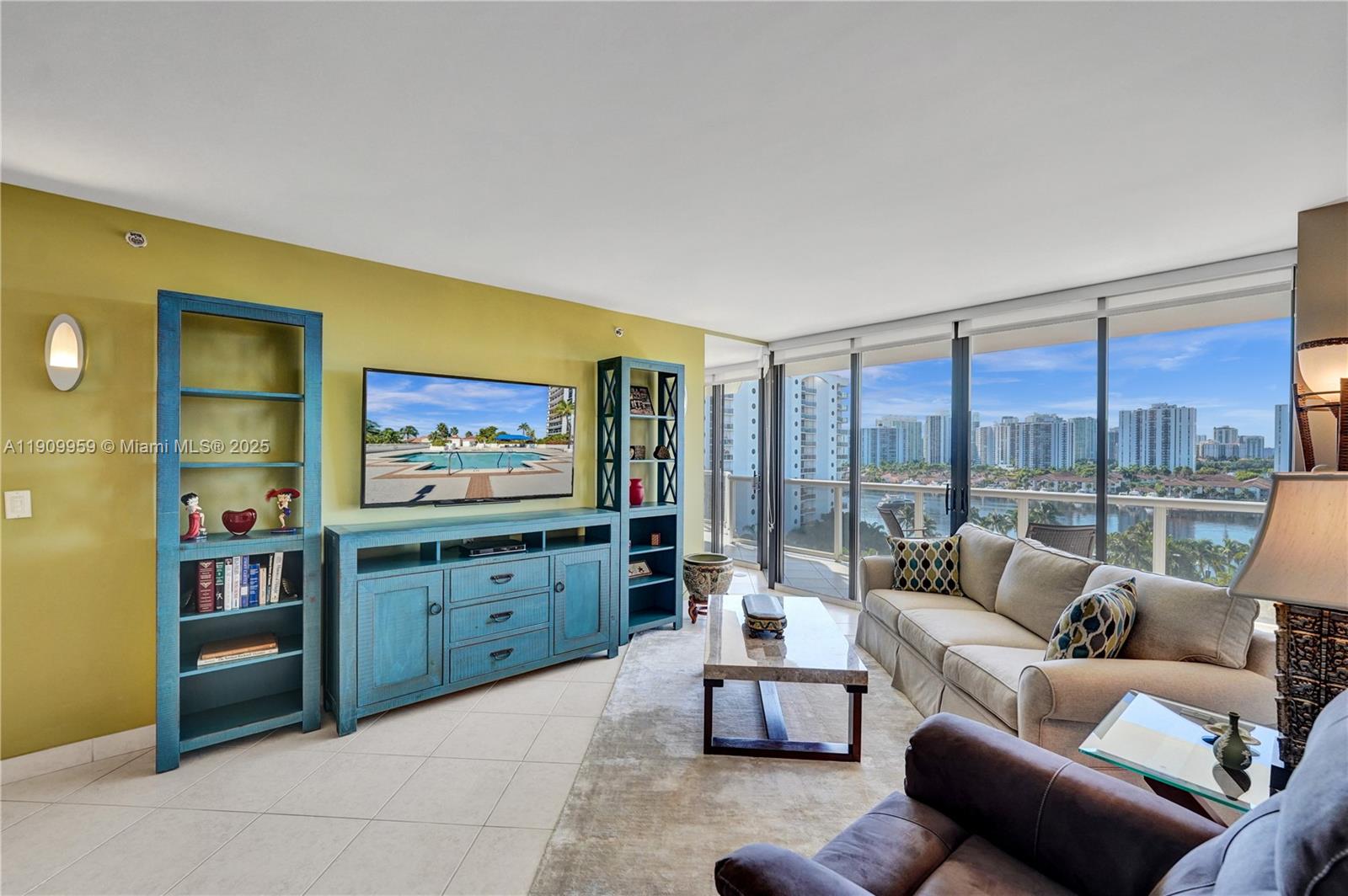 3600 Yacht Clb Dr #904