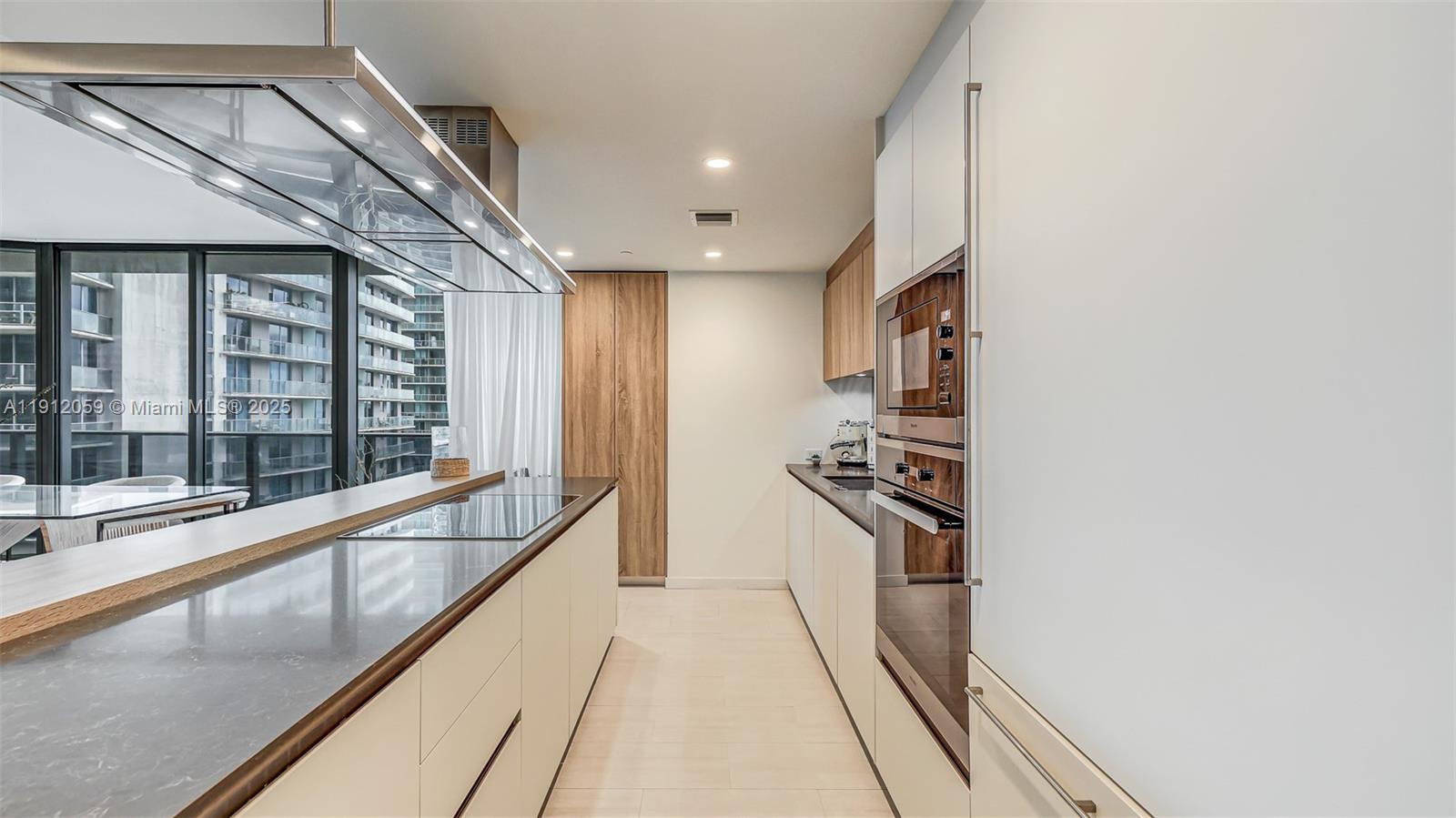 1000 Brickell Plz #3002 Miami, FL 33131