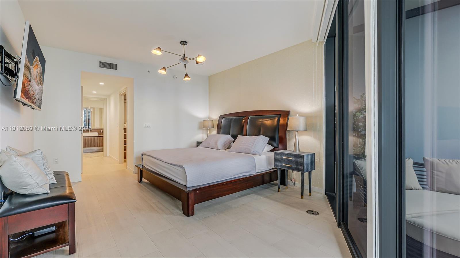 1000 Brickell Plz #3002 Miami, FL 33131