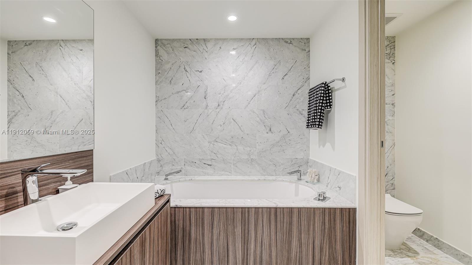 1000 Brickell Plz #3002 Miami, FL 33131