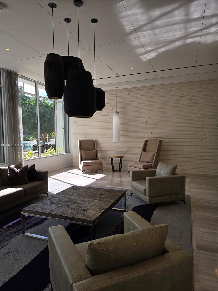 image Arlen House East32