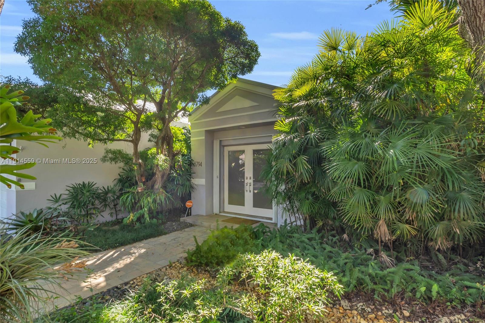 5794 SW 76th Ter South Miami, FL 33143