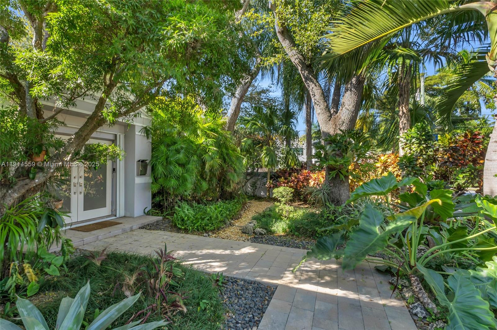 5794 SW 76th Ter South Miami, FL 33143