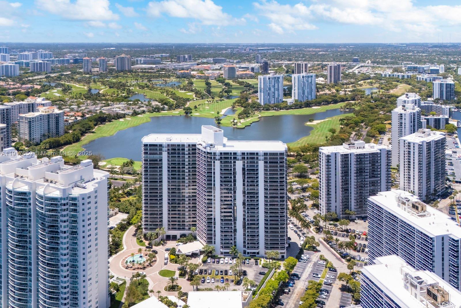 image Hamptons West Condo1