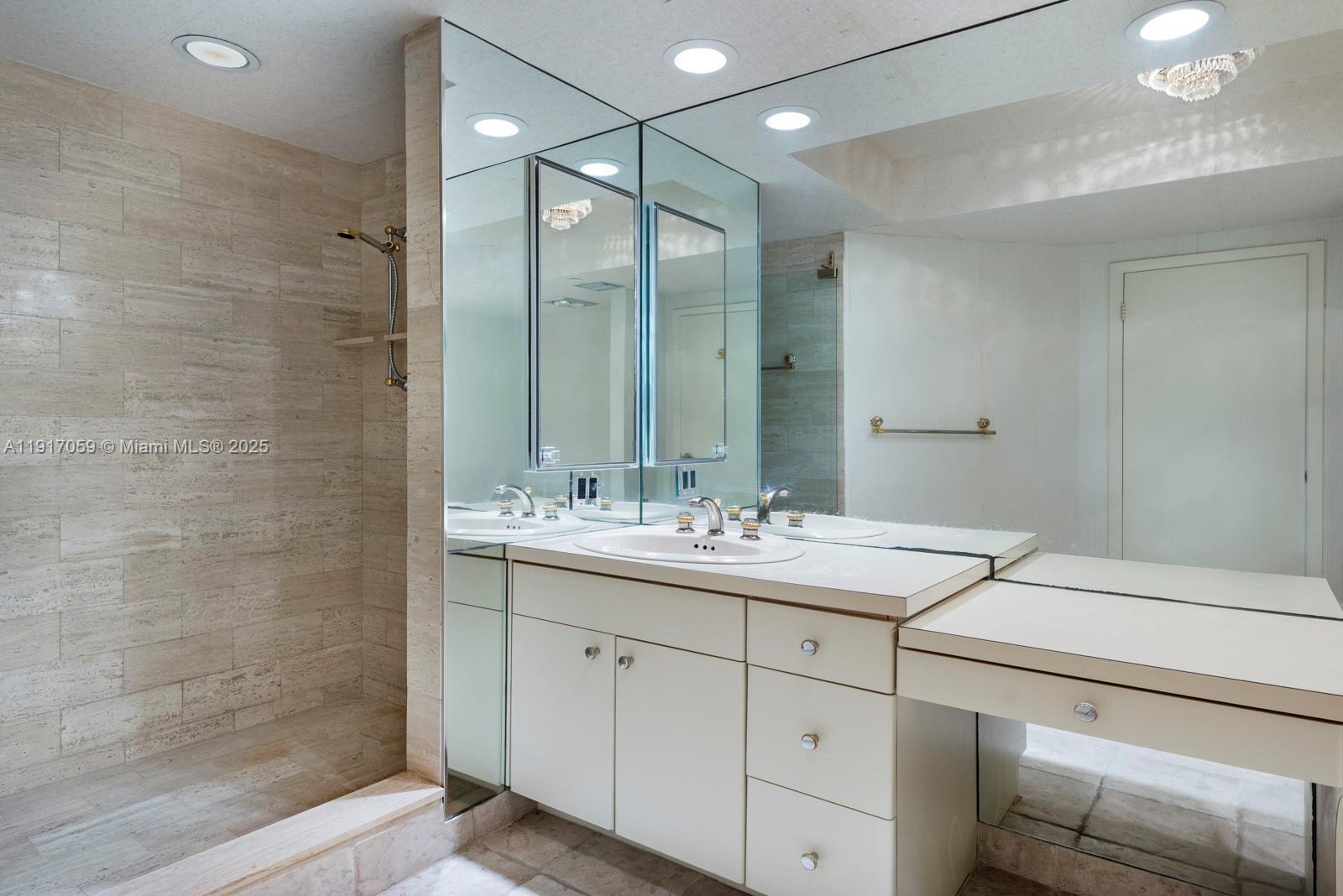 image Hamptons West Condo26