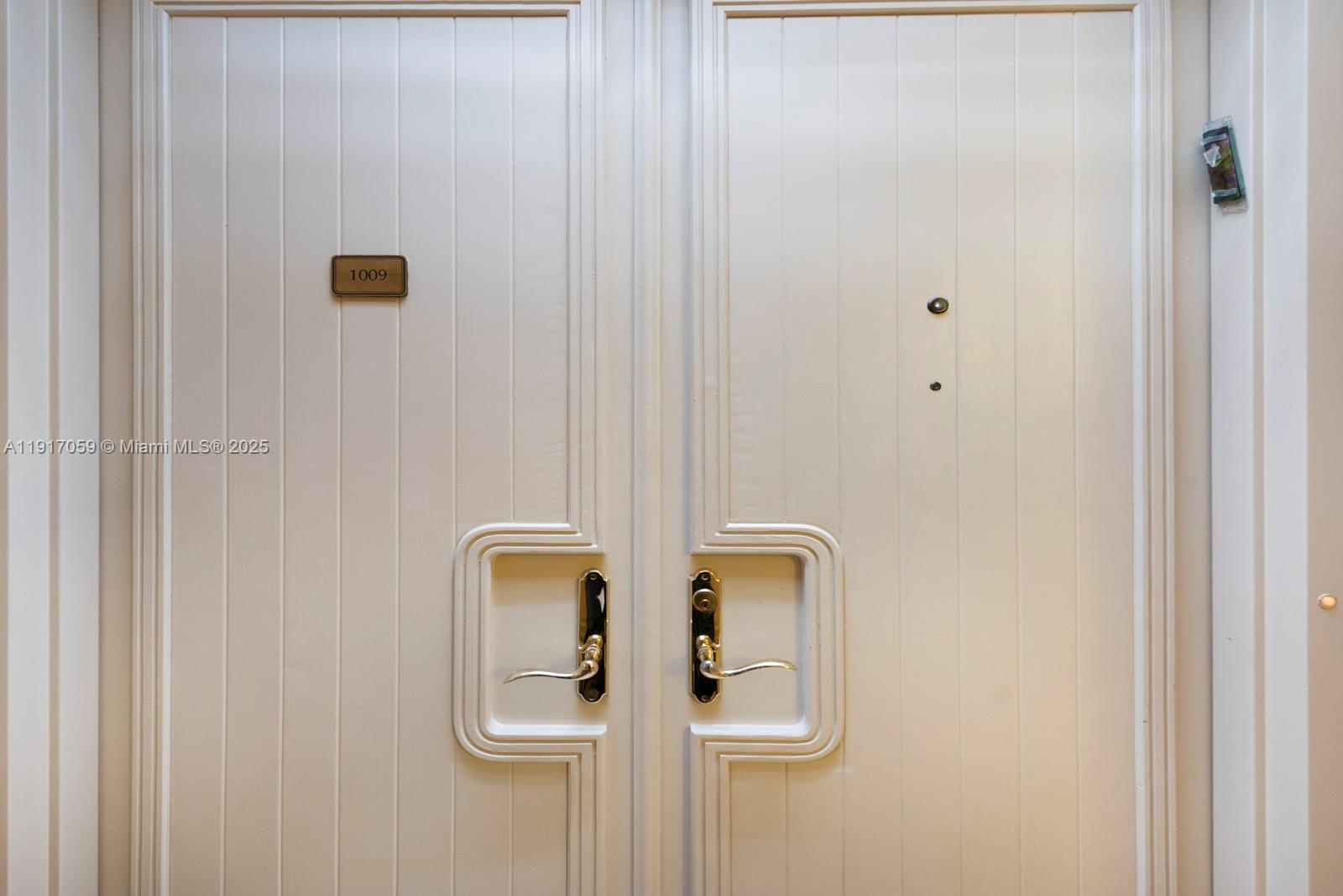 image Hamptons West Condo3