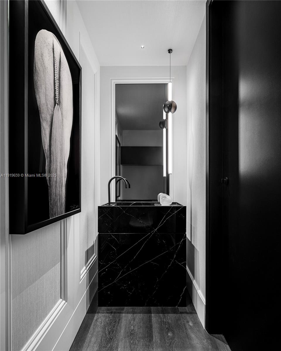 1040 Biscayne Blvd #2202 Miami, FL 33132