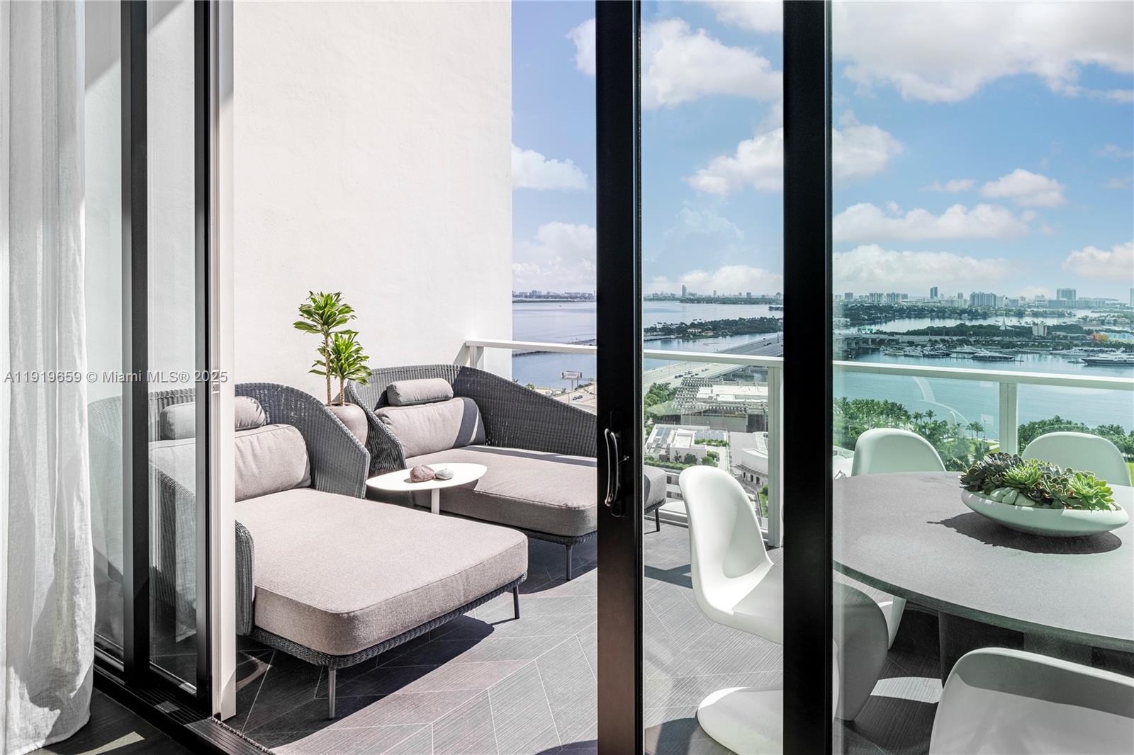 1040 Biscayne Blvd #2202 Miami, FL 33132