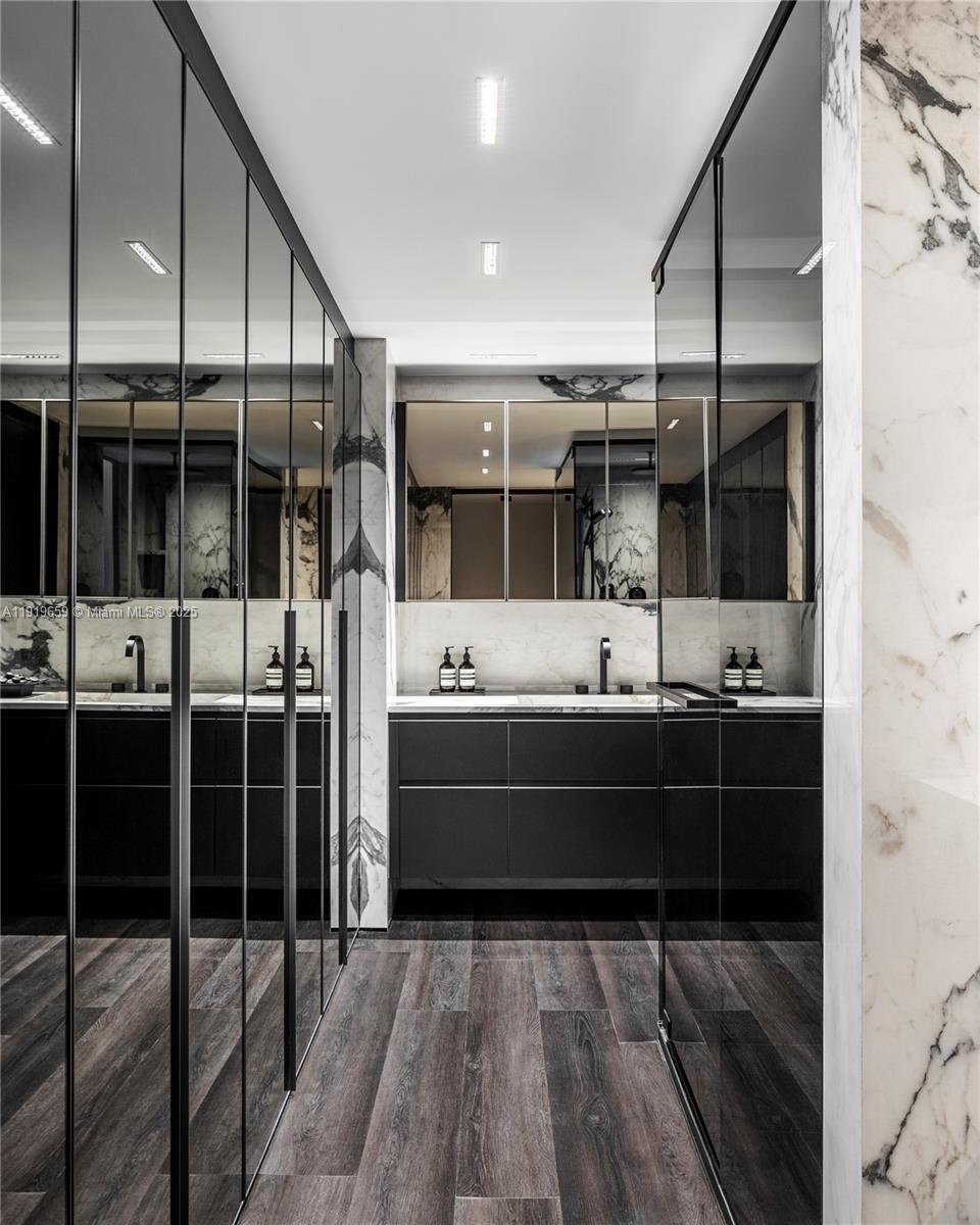 1040 Biscayne Blvd #2202 Miami, FL 33132