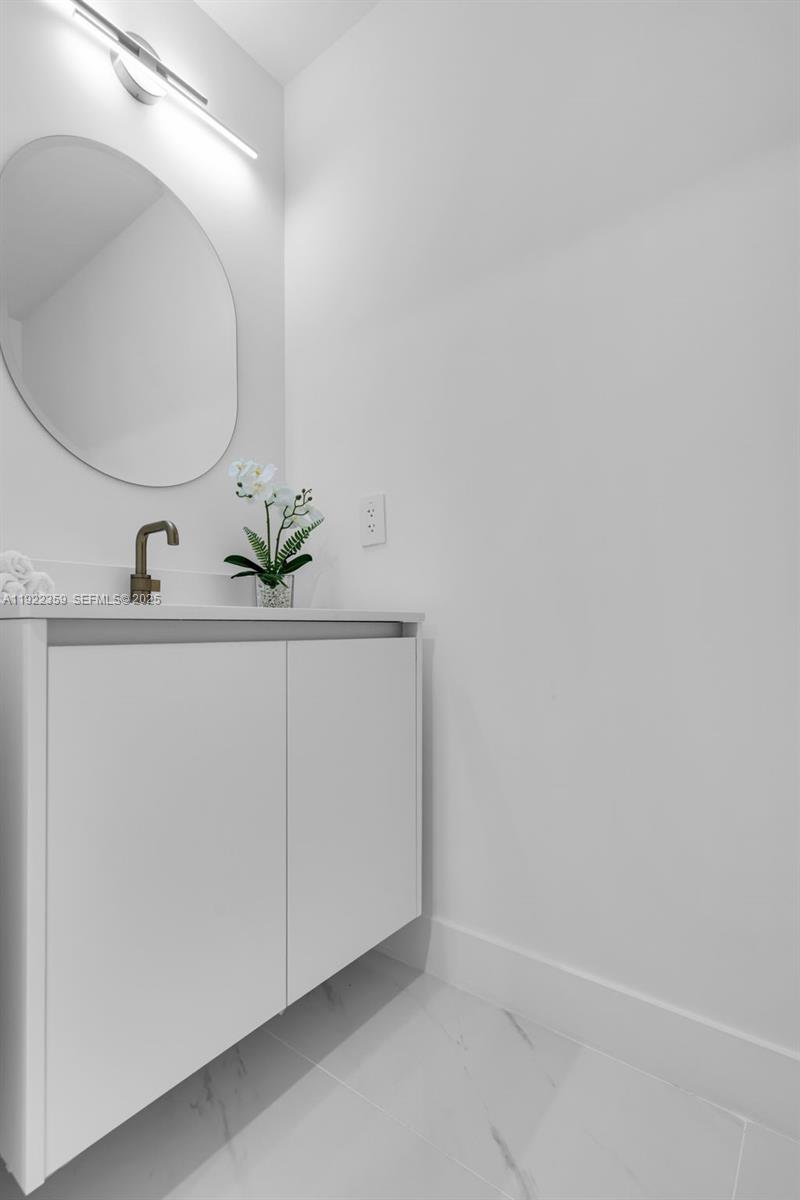 700 NE 24th St #2003 Miami, FL 33137