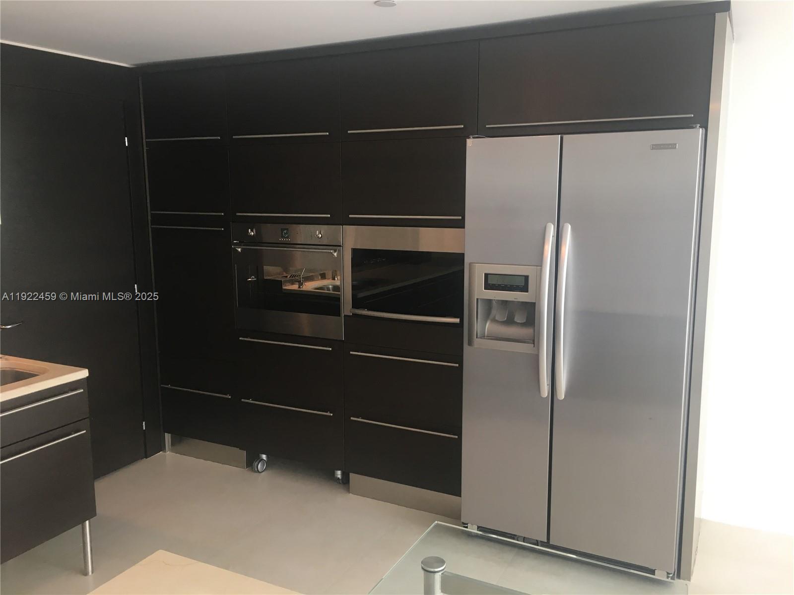 6000 Collins Ave #521 Miami Beach, FL 33140