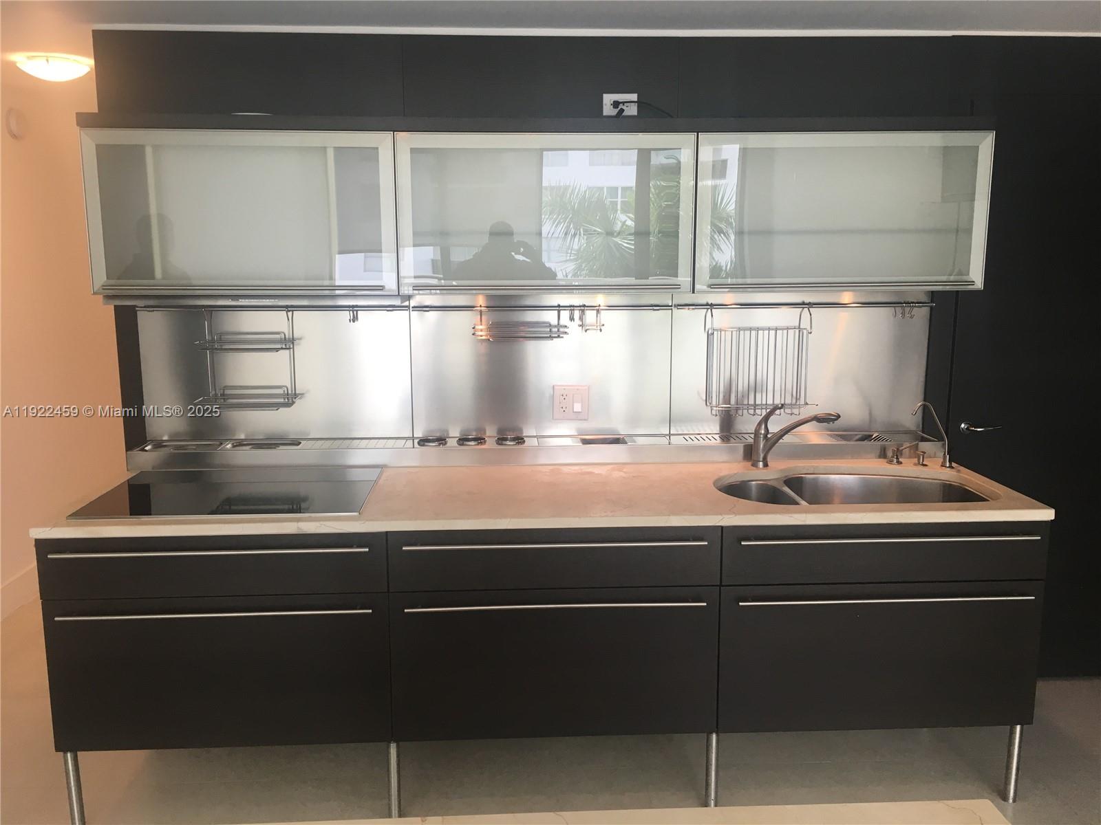 6000 Collins Ave #521 Miami Beach, FL 33140