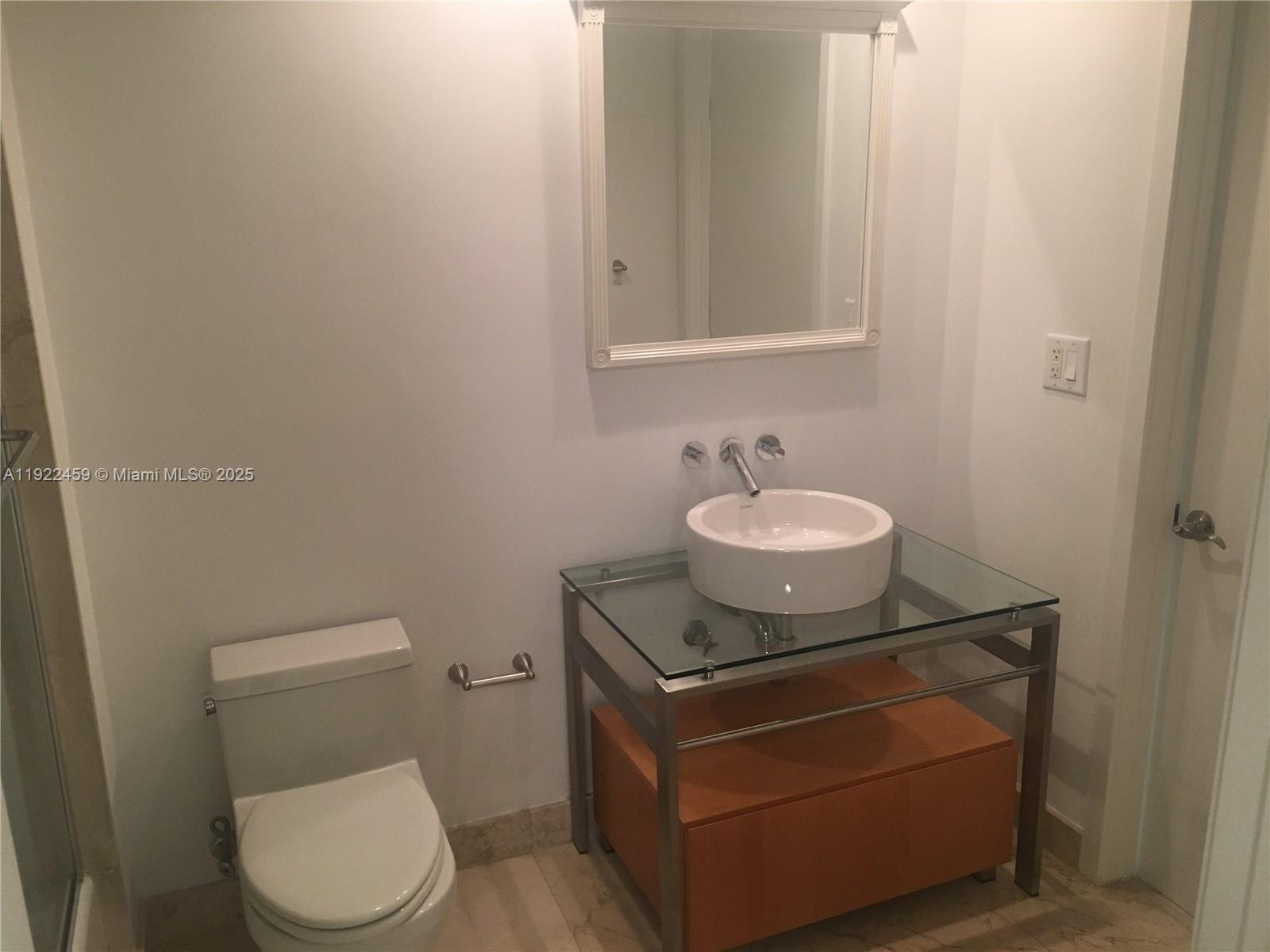 6000 Collins Ave #521 Miami Beach, FL 33140