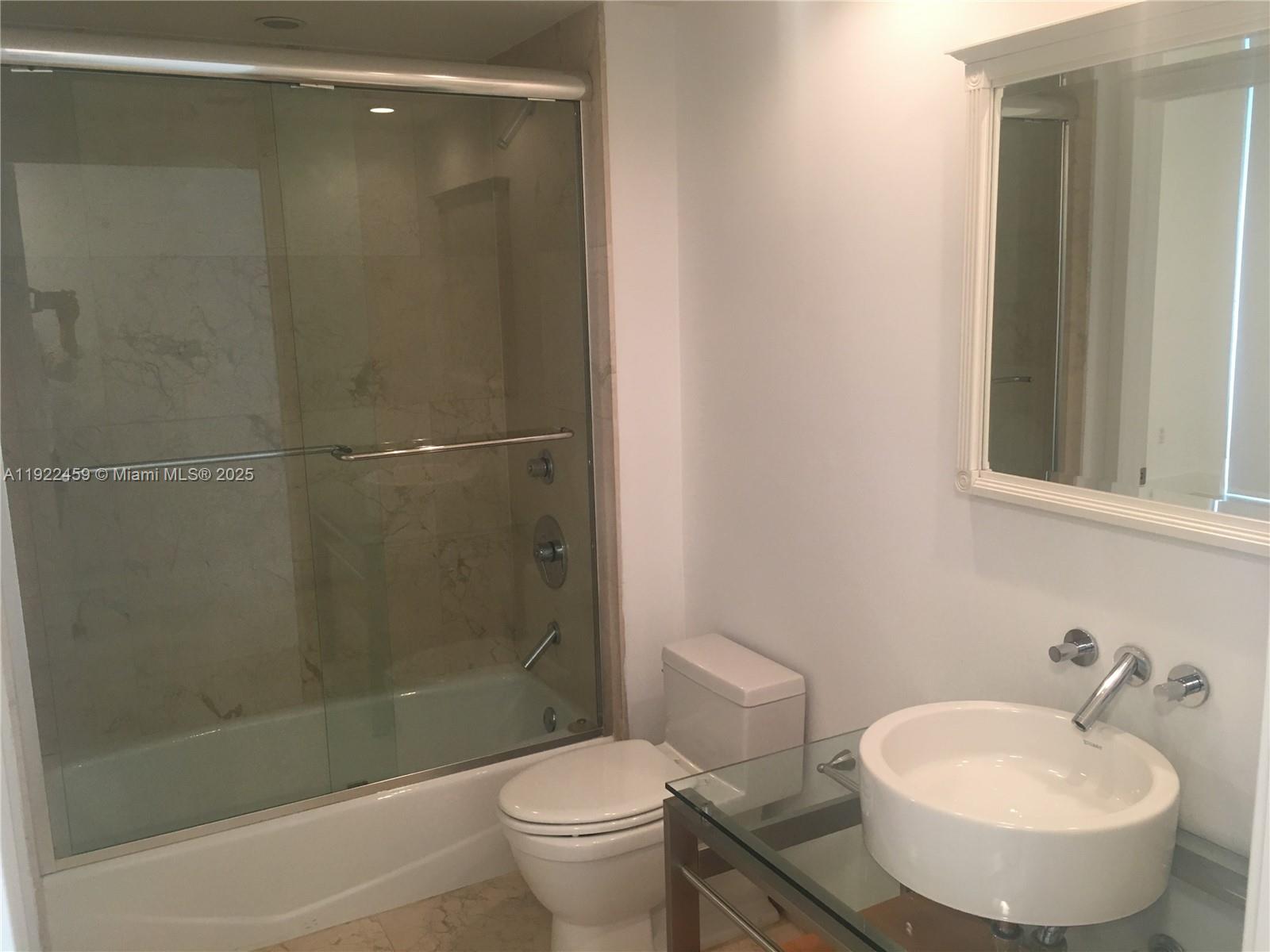 6000 Collins Ave #521 Miami Beach, FL 33140