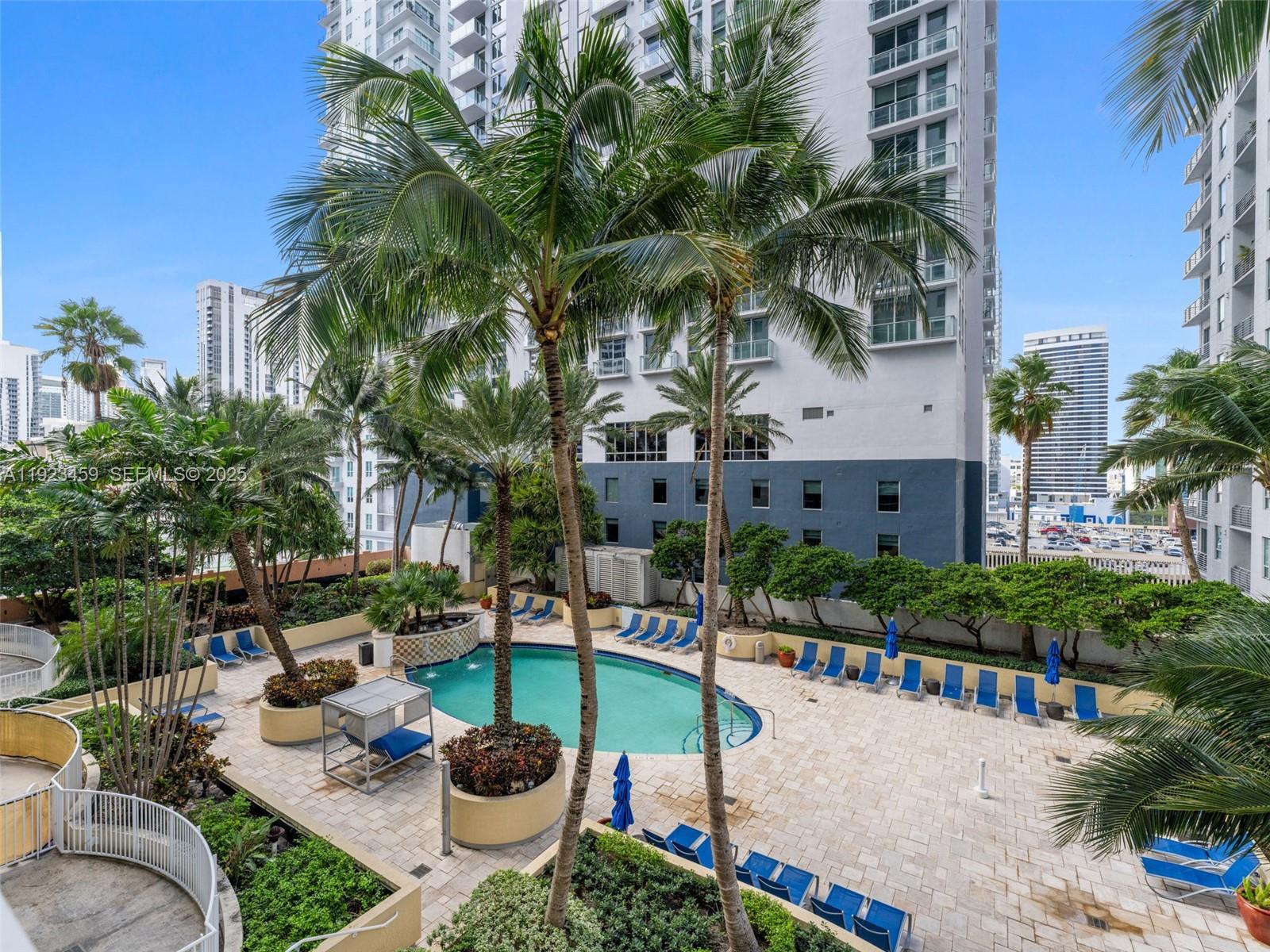 image Vizcayne South18