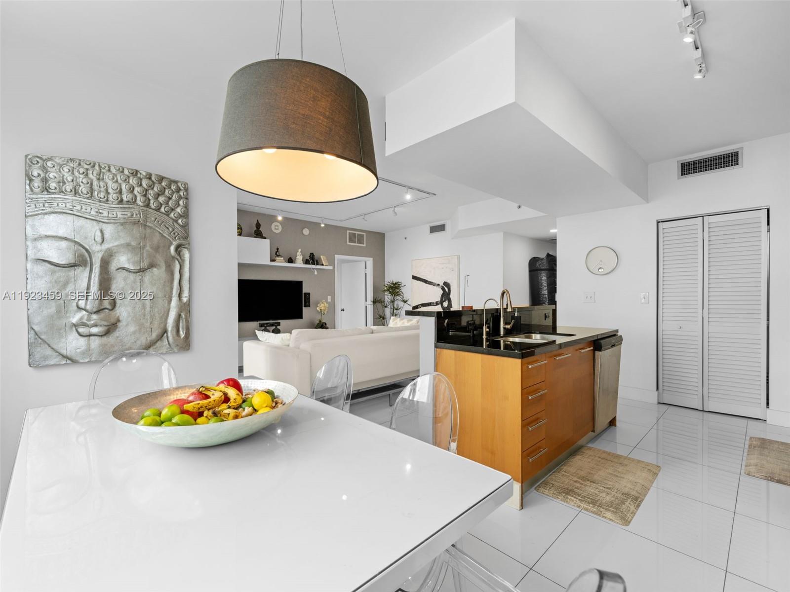 image Vizcayne South1