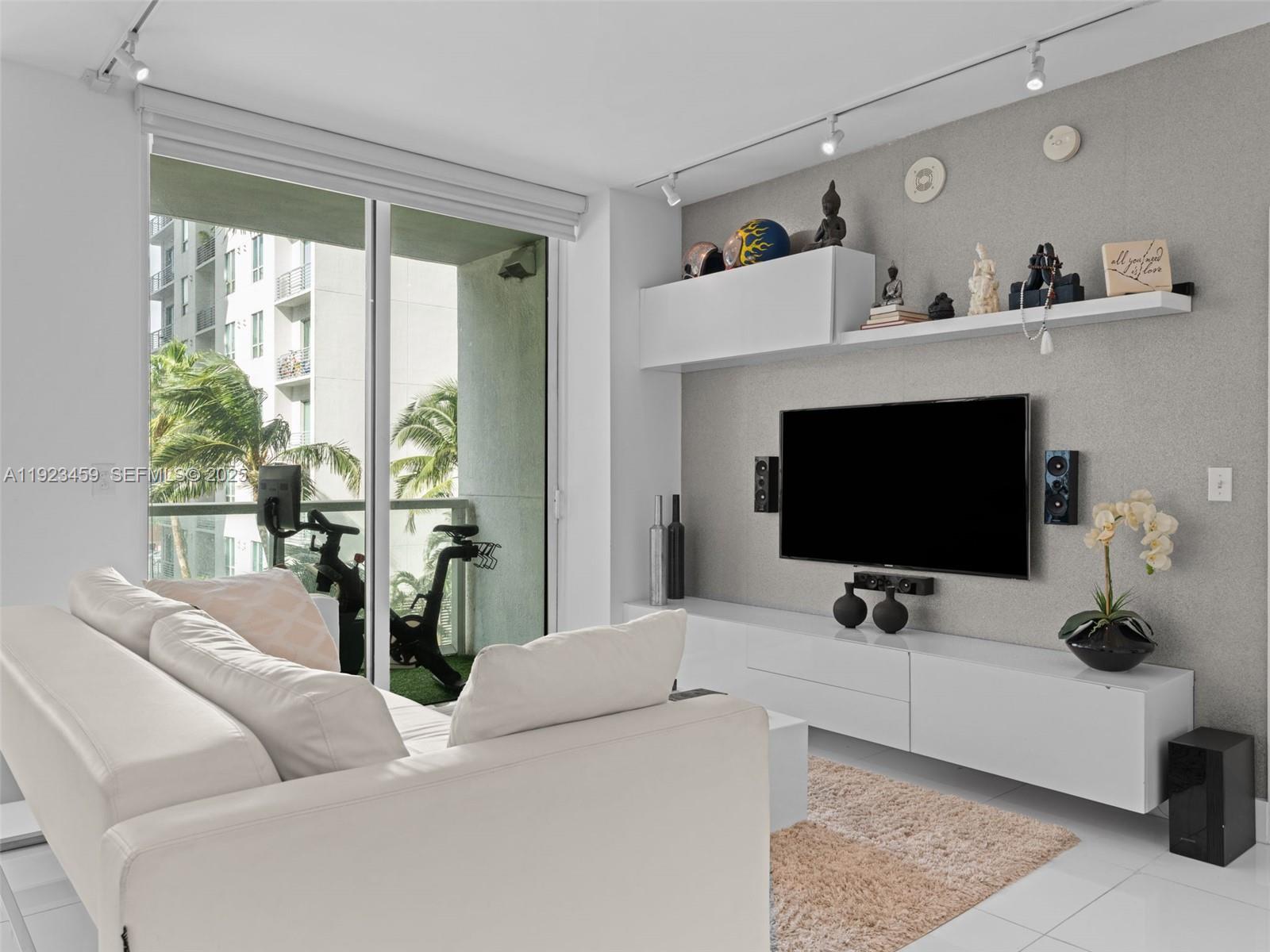 image Vizcayne South3