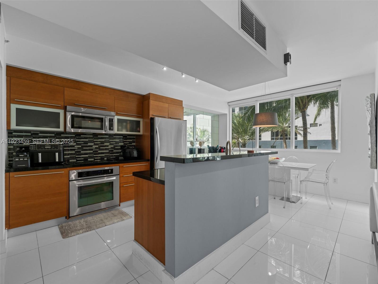 image Vizcayne South4