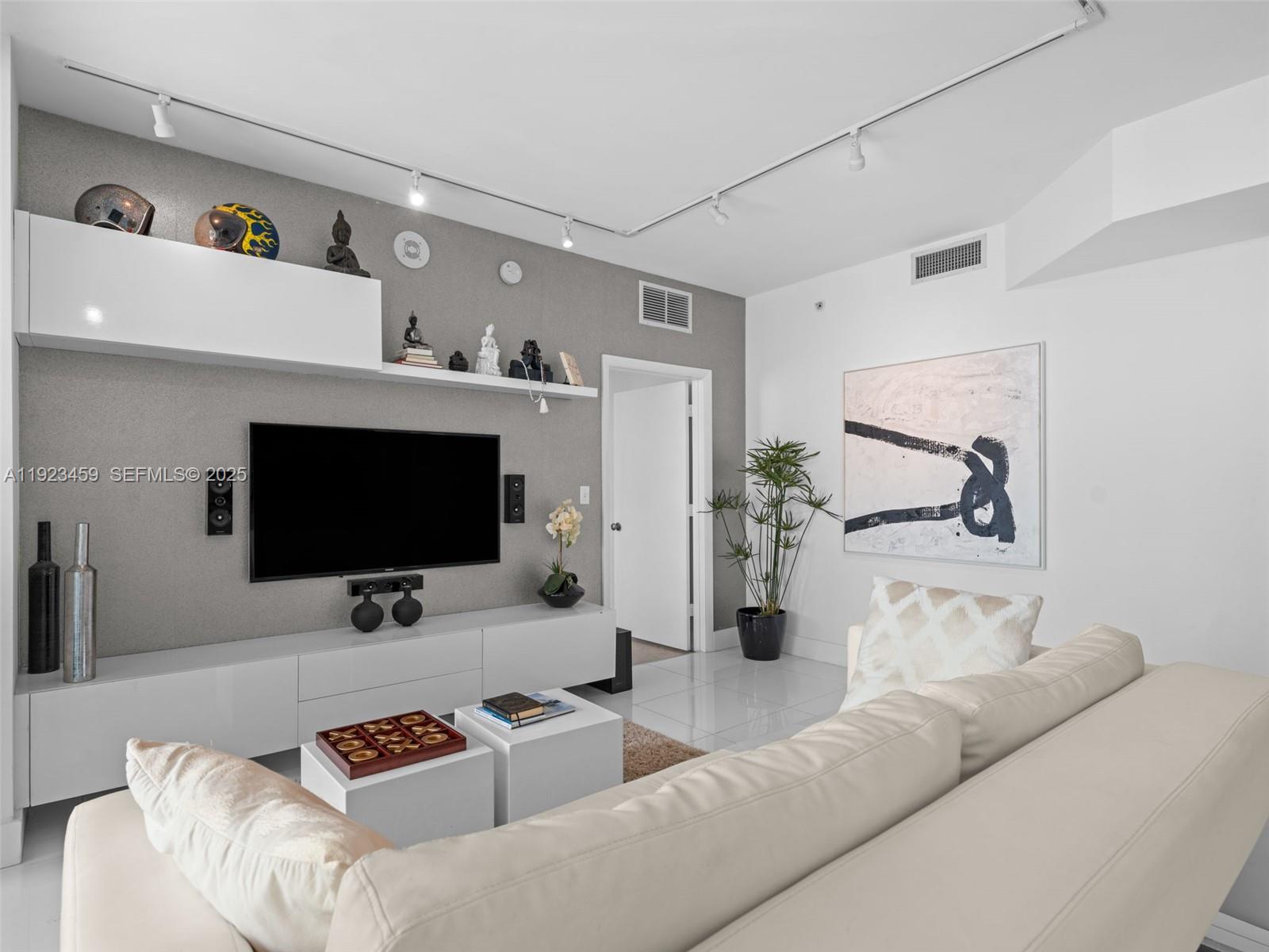 image Vizcayne South8