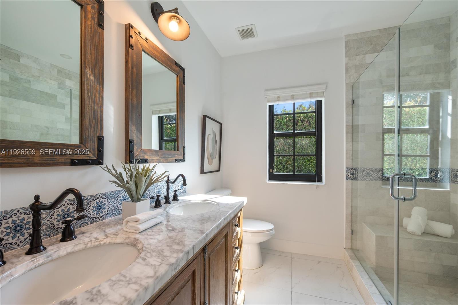 917 Granada Groves Ct Coral Gables, FL 33134