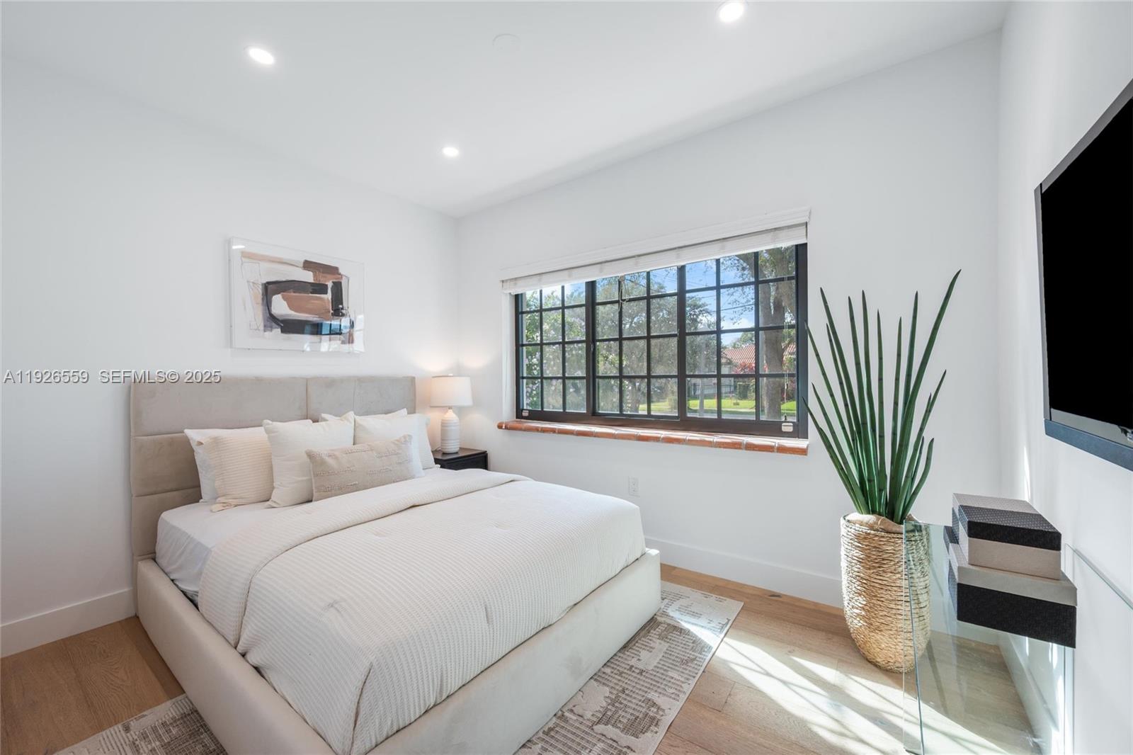 917 Granada Groves Ct Coral Gables, FL 33134