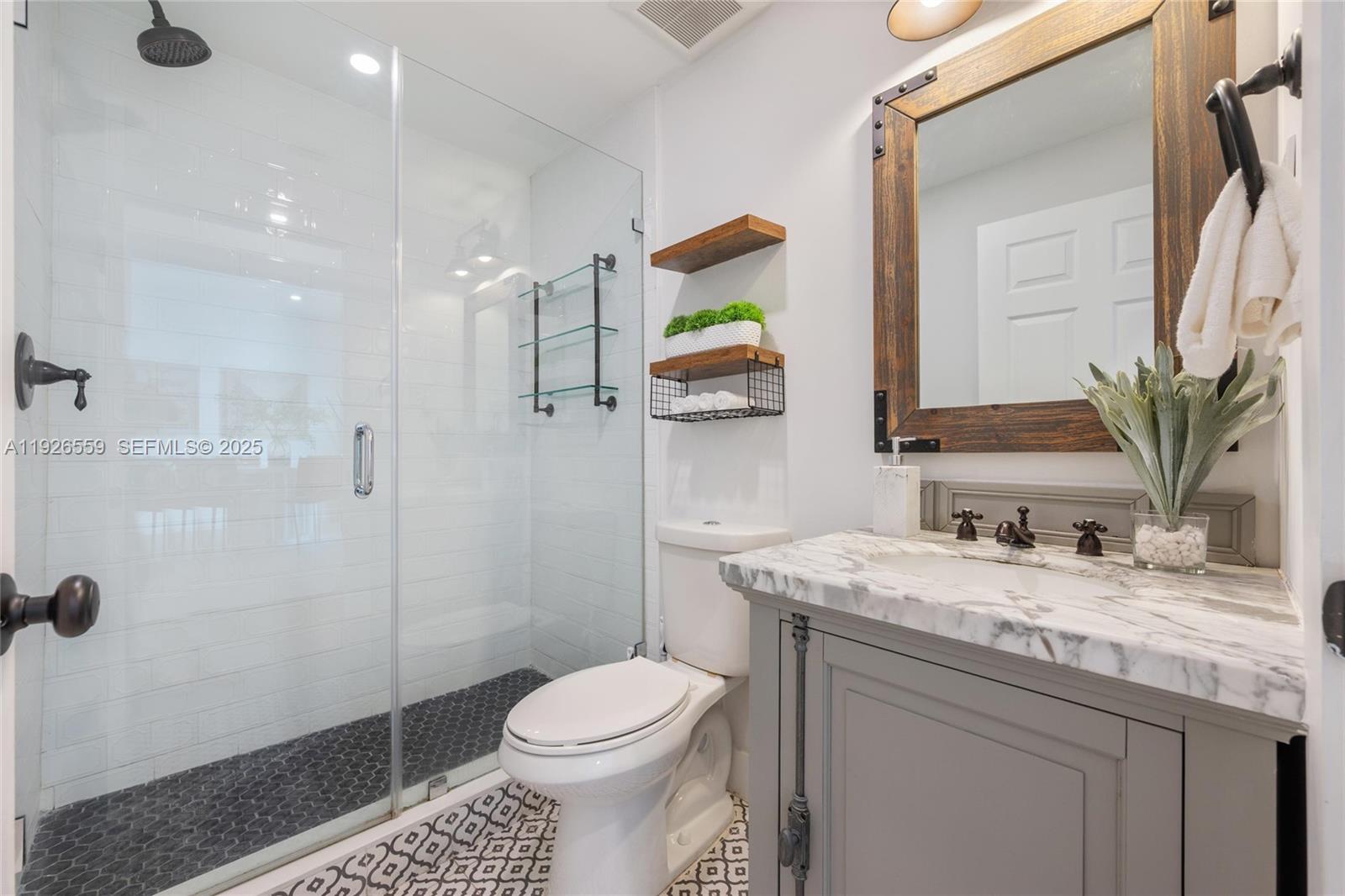 917 Granada Groves Ct Coral Gables, FL 33134