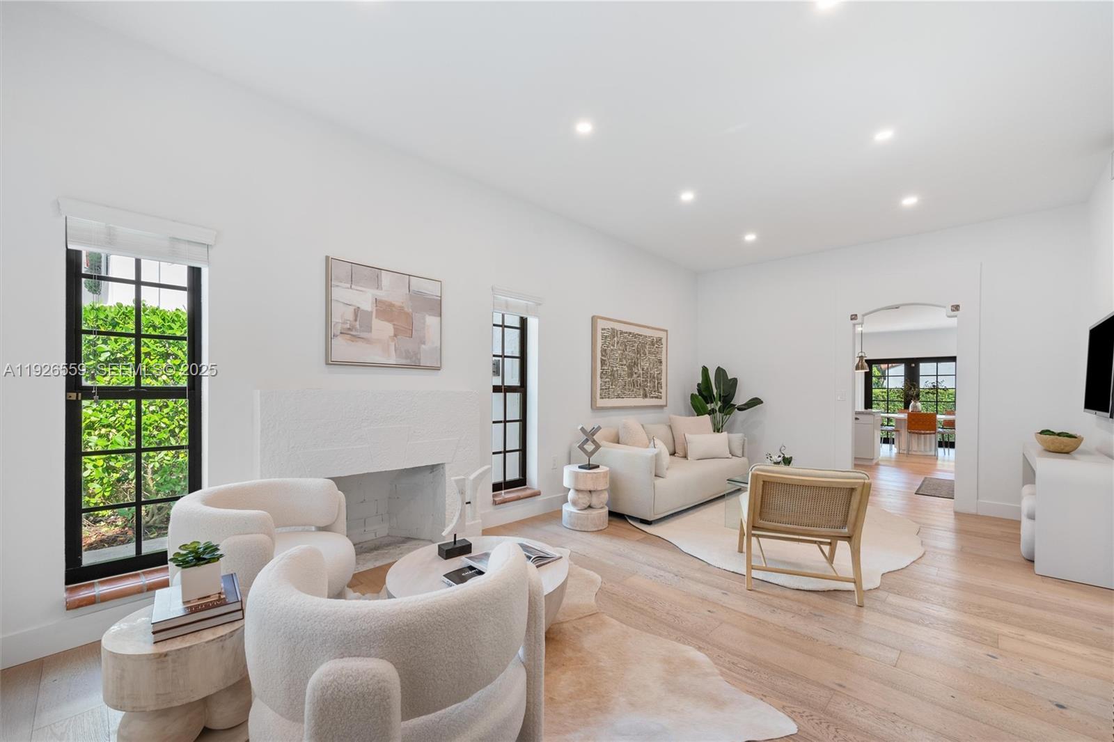 917 Granada Groves Ct Coral Gables, FL 33134