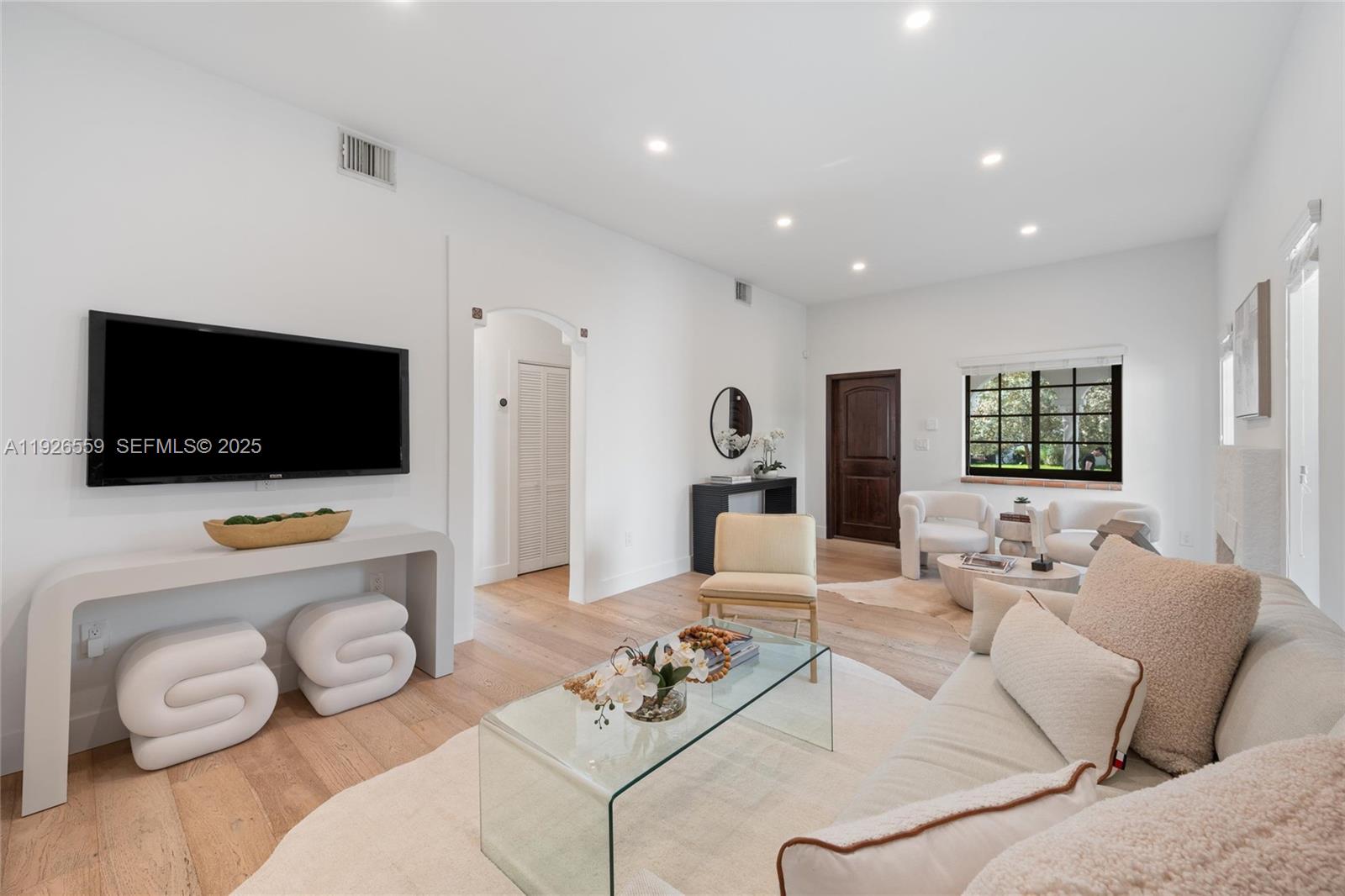 917 Granada Groves Ct Coral Gables, FL 33134