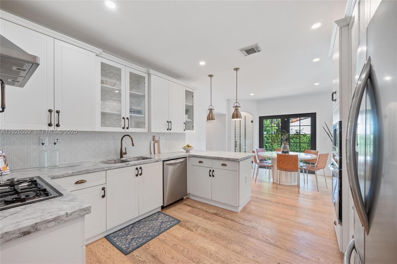 917 Granada Groves Ct Coral Gables, FL 33134