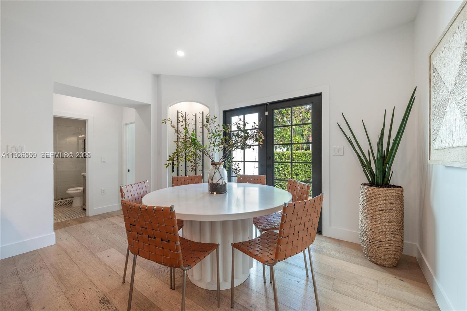 917 Granada Groves Ct Coral Gables, FL 33134