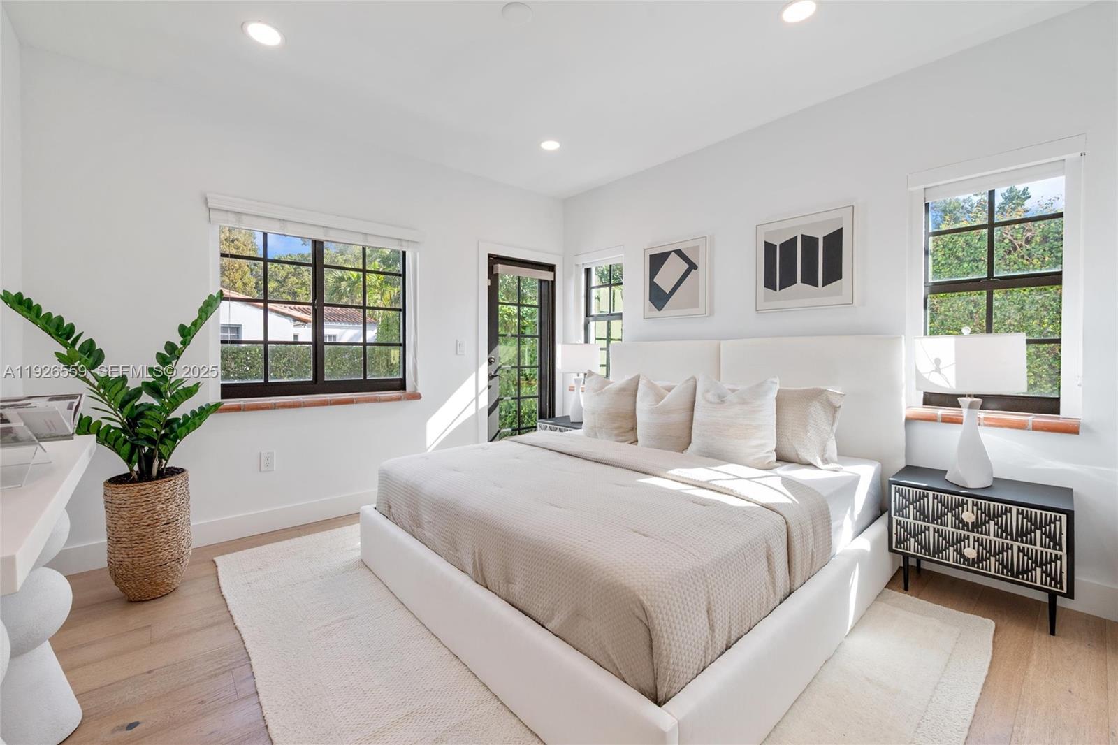 917 Granada Groves Ct Coral Gables, FL 33134