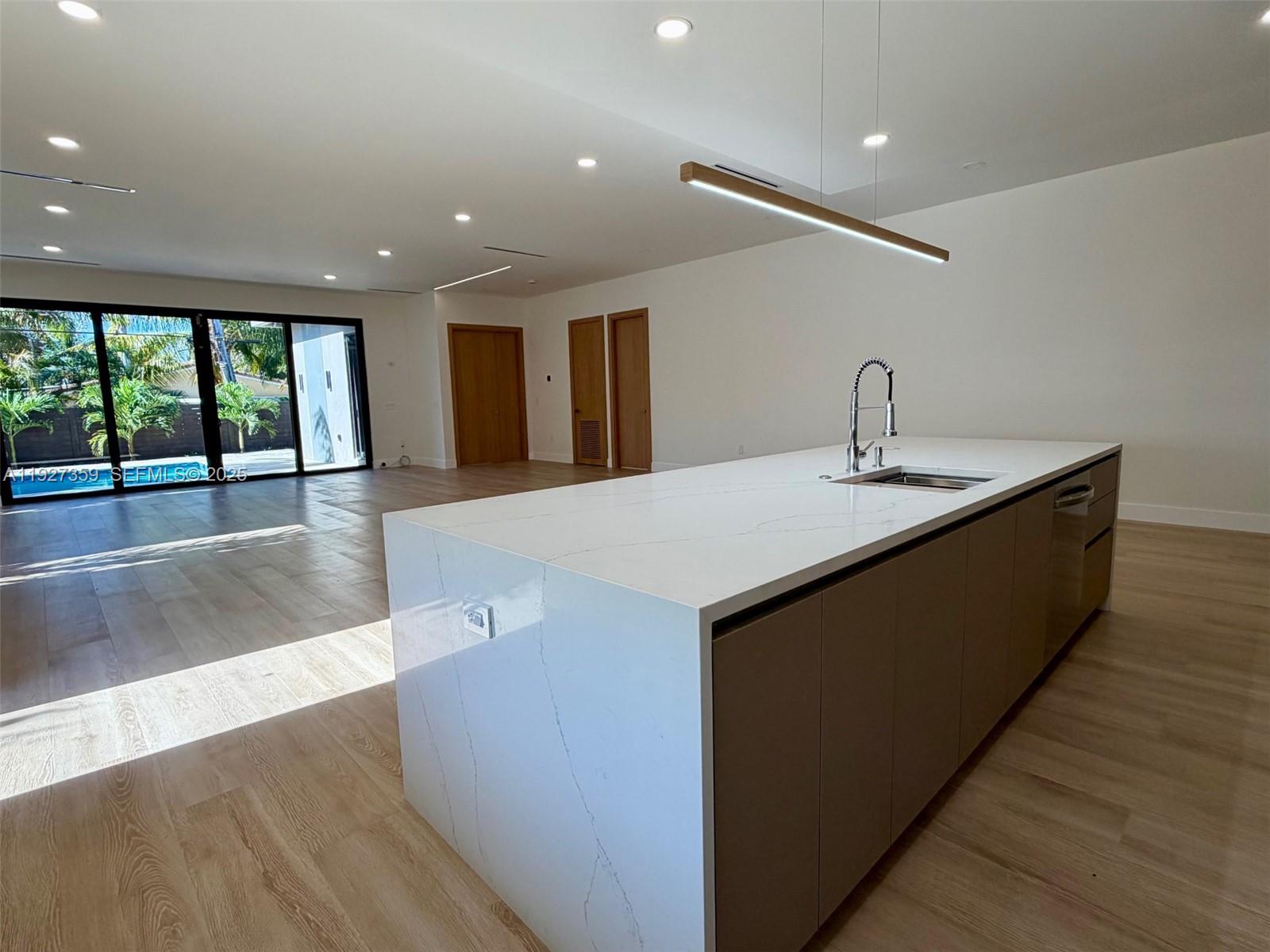 1729 NE 16th Ter Fort Lauderdale, FL 33305