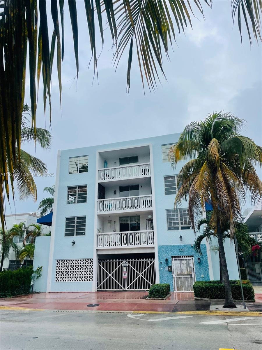 335 Collins Ave #302