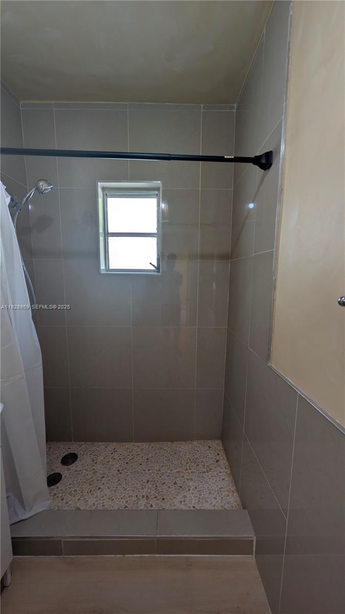 1431 NW 26th St Miami, FL 33142