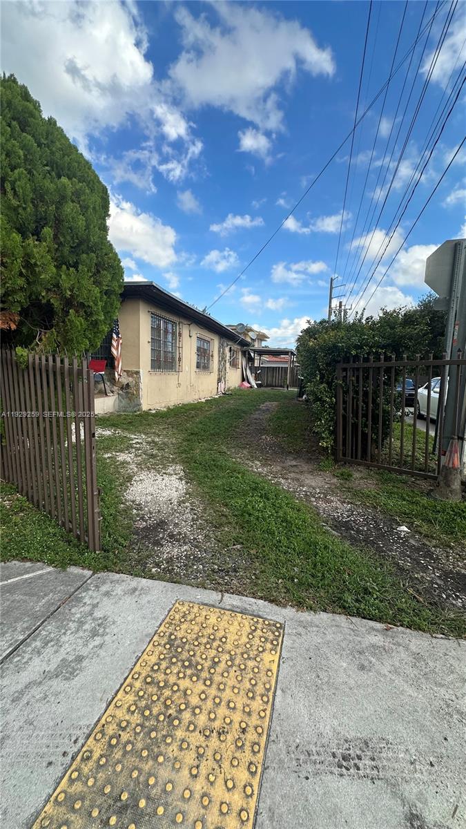 503 NW 43rd Pl Miami, FL 33126