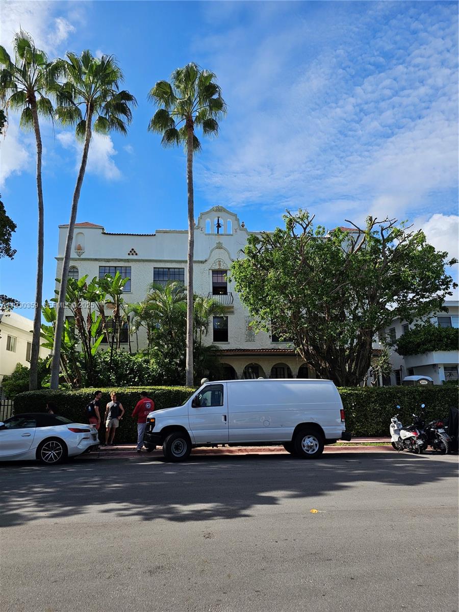 934 Michigan Ave #302