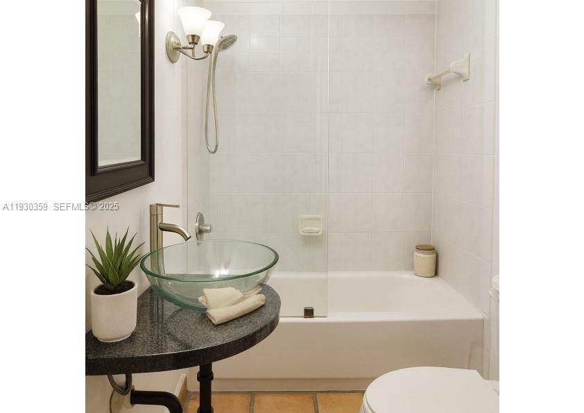 934 Michigan Ave #302 Miami Beach, FL 33139