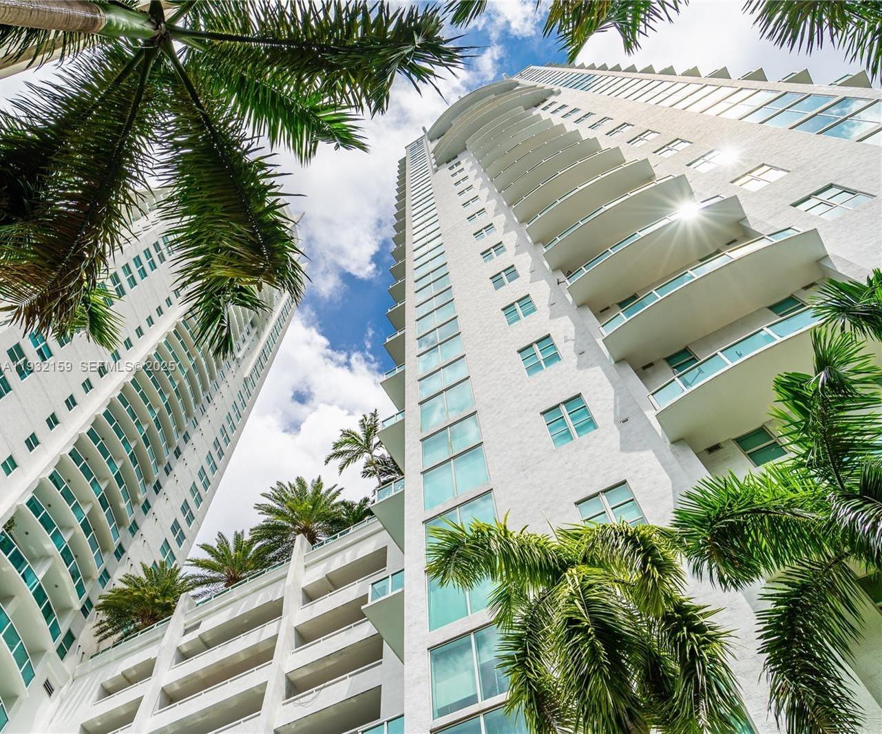 image Brickell on the River North3