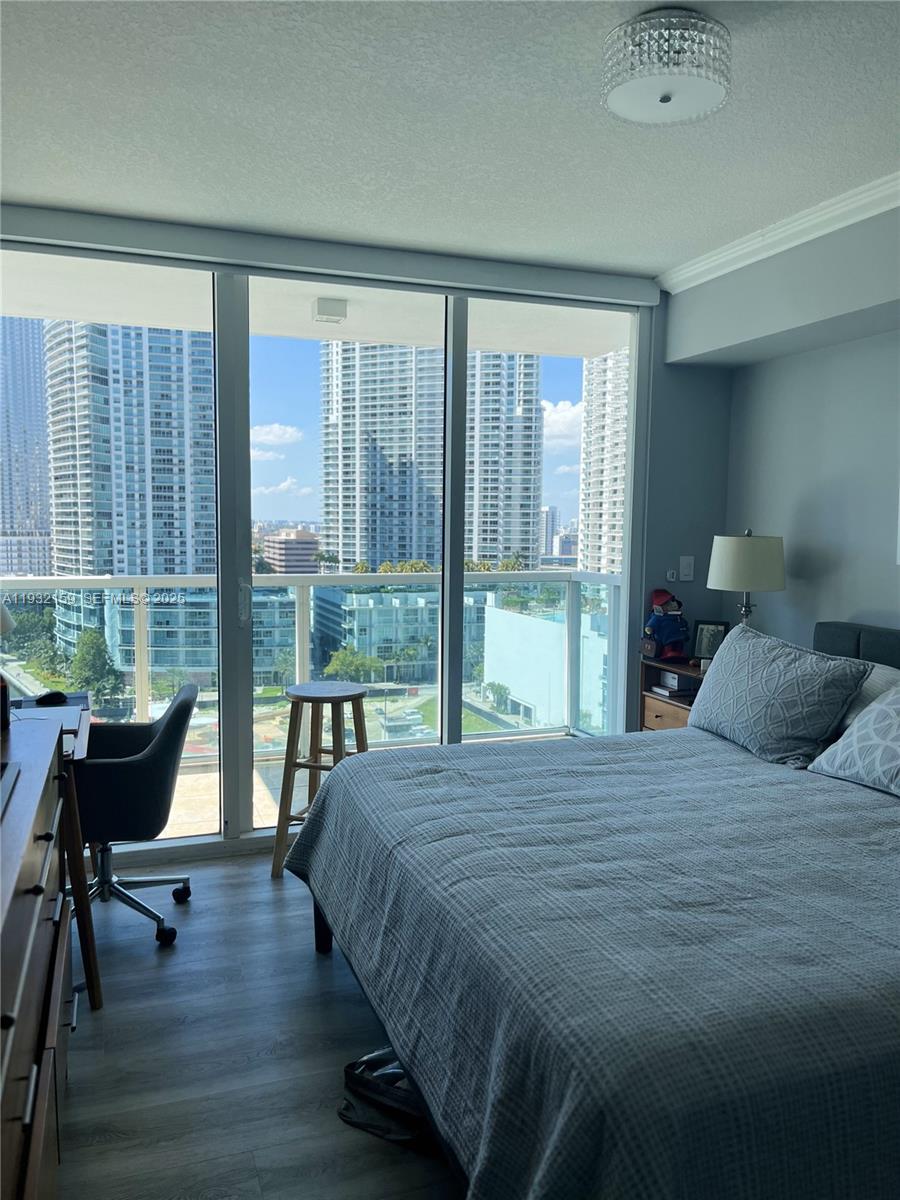 image Brickell on the River North7