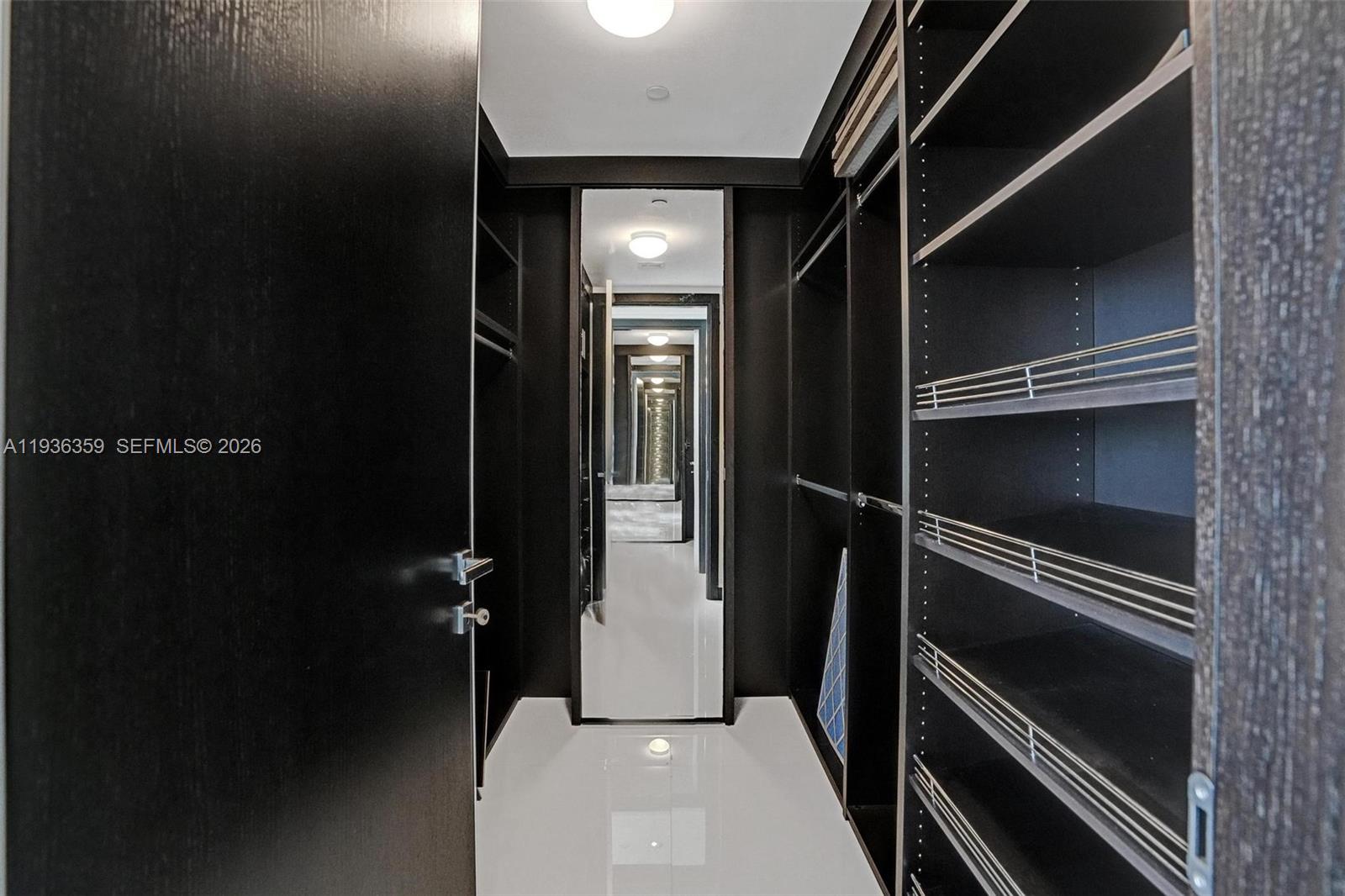 image Tdr Tower Iii Condo20